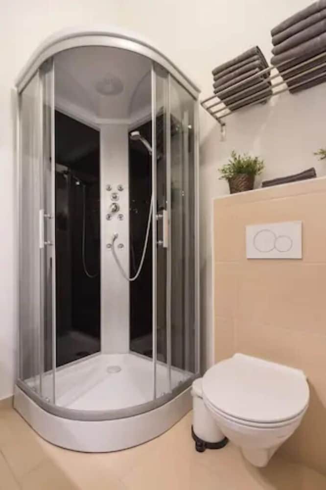 Фото Luxurious and Bright, 5 min walk to city center