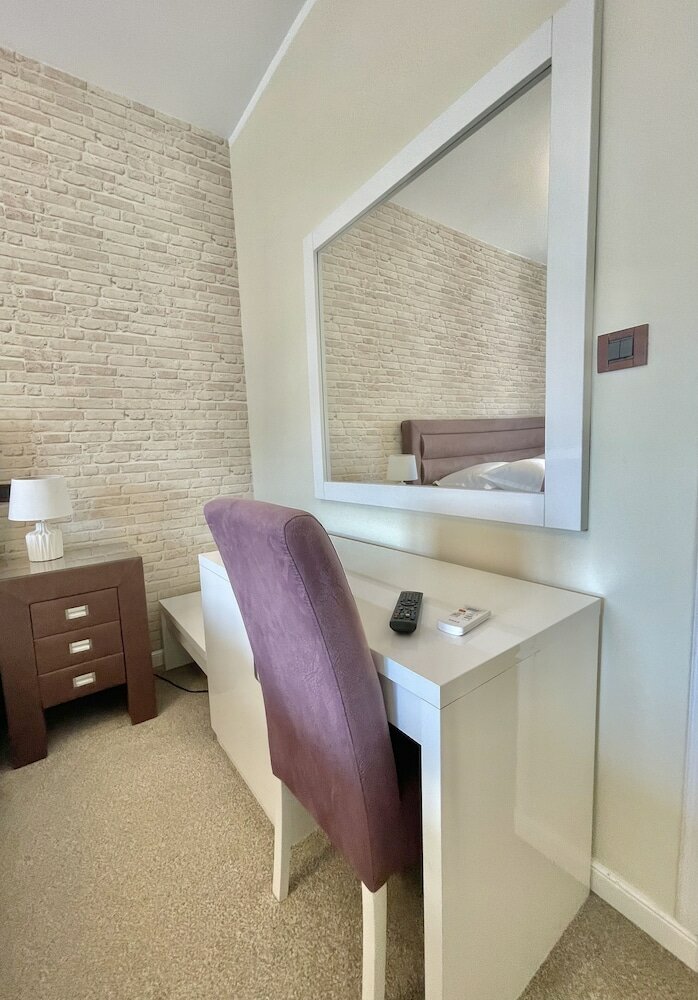 Фото Hotel Opera Jaz