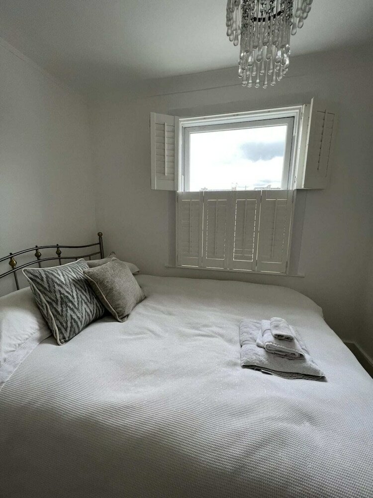 Фото Gorgeous 3 Bedroom Home in Quaint Southfields