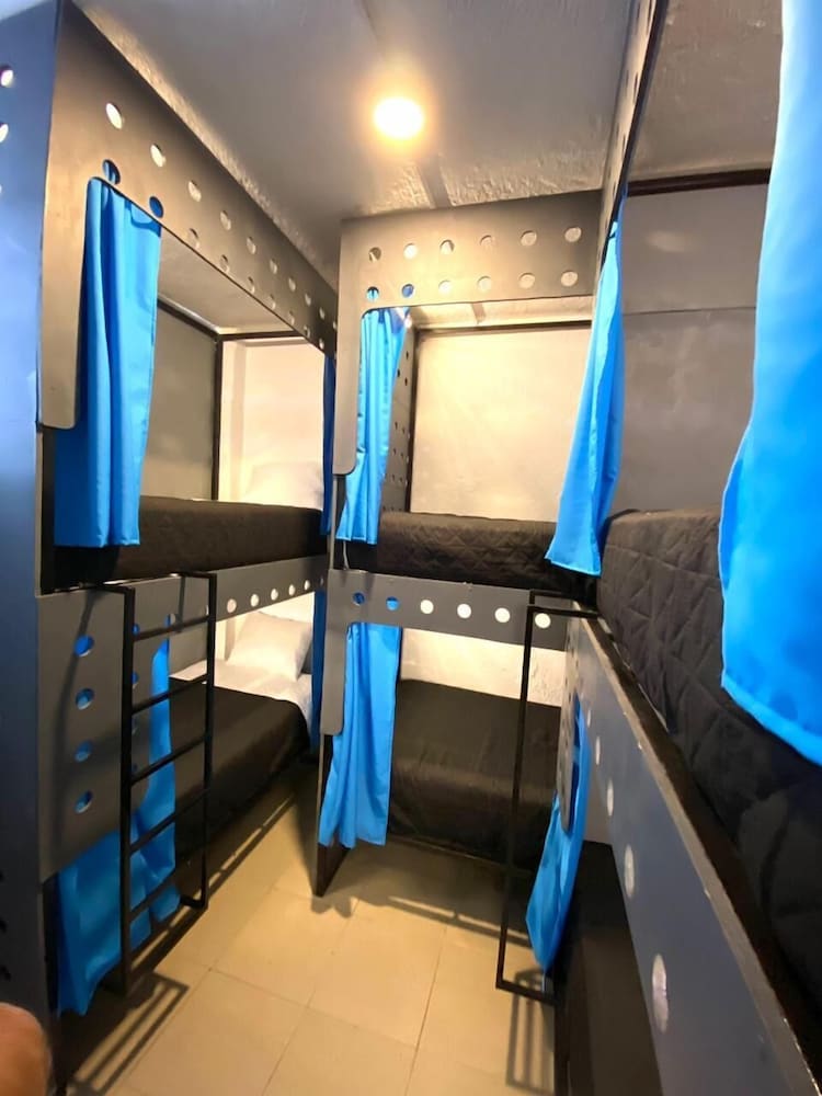 Фото Roomies Hostel Centro Medico