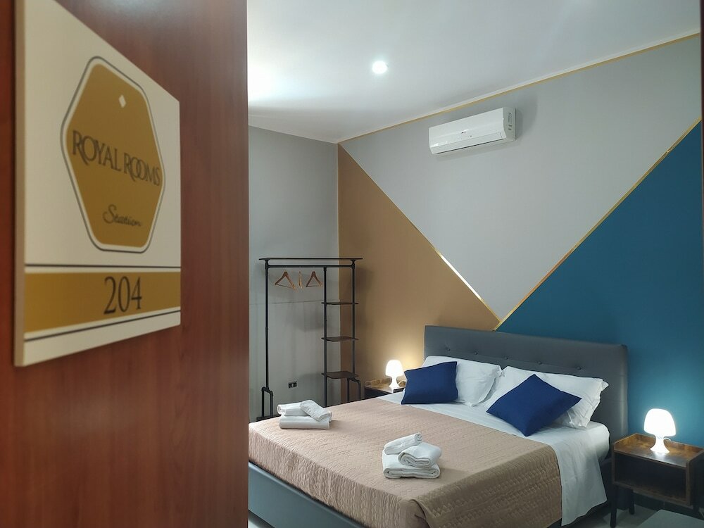 Фото Royal Rooms Station Napoli