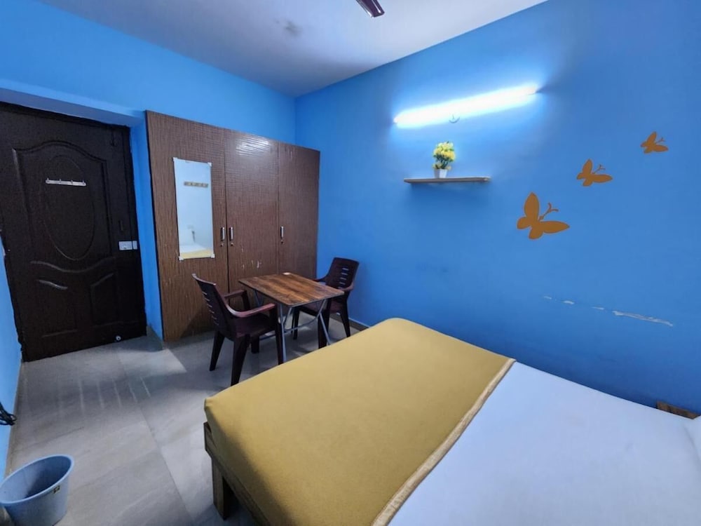 Фото Urban Sqaur Stay