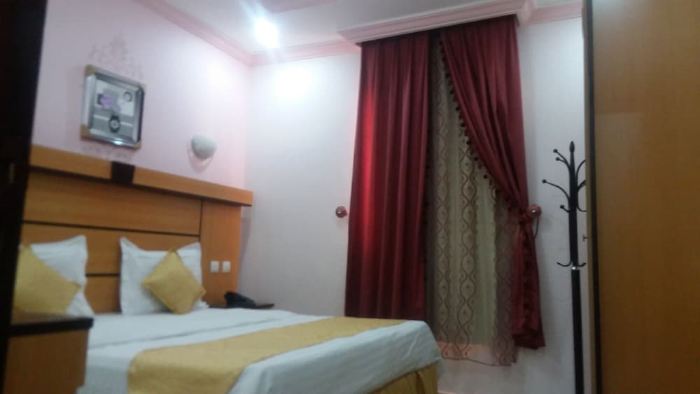 Фото Qanadil Al Raha Hotel Apartments