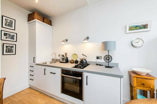 Гостиница Delightful 1-bed apt Pimlico в Лондоне