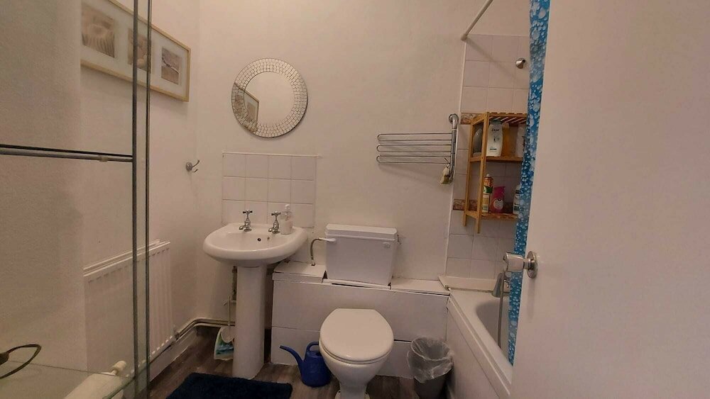 Фото Extra Large One Bedroom Flat With Parking