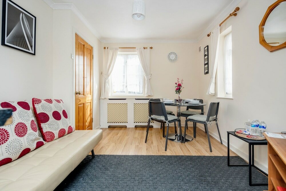 Фото Mpl Apartments - Woodside House by Harry Potter Studios