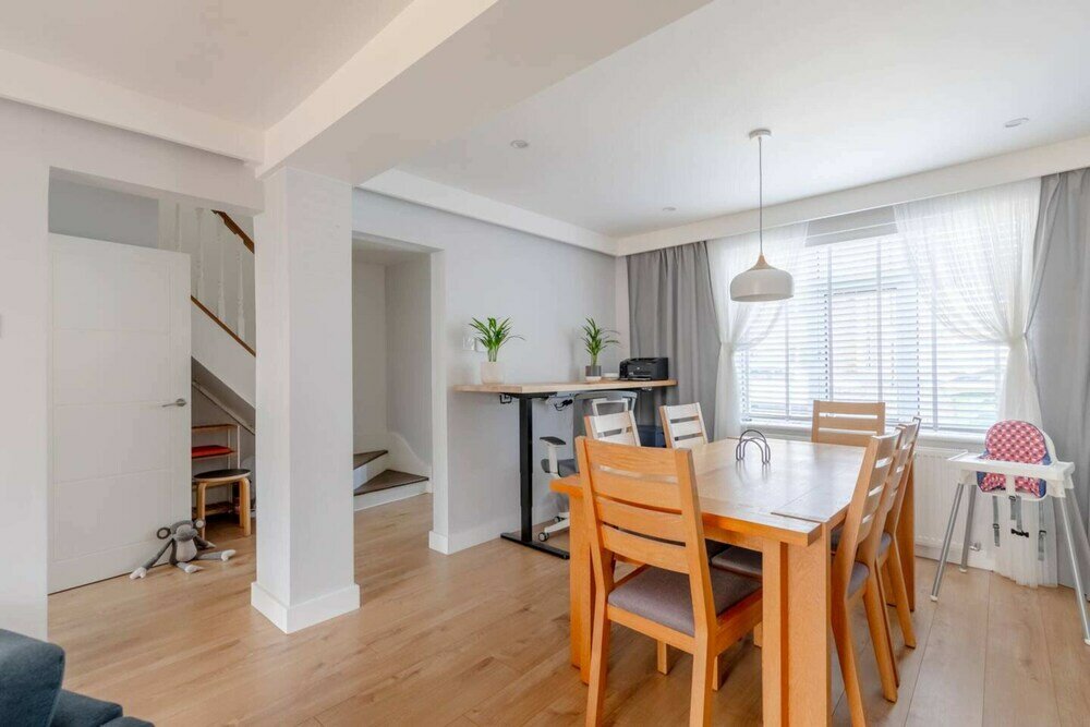 Фото Modern & Spacious 3bd House - Canning Town