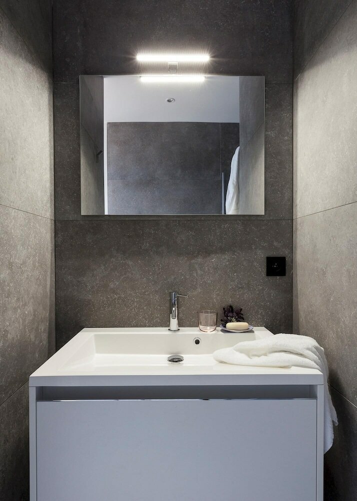 Фото Unit 4 - Spacious Smart Home Triplex Private Garden & Parking