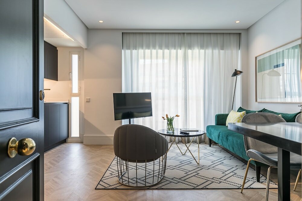 Фото Feelathome Waldorf Suites Apartments