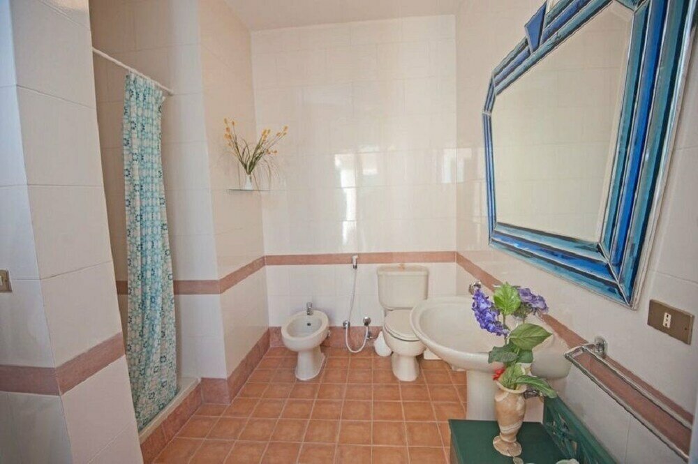 Фото Chic 4-Bedroom White Villa for Rent in El Gouna Egypt