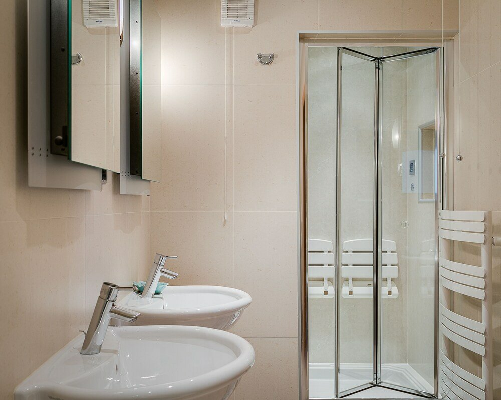 Фото Luxury 5-bedroom Villa With Parking and Ac