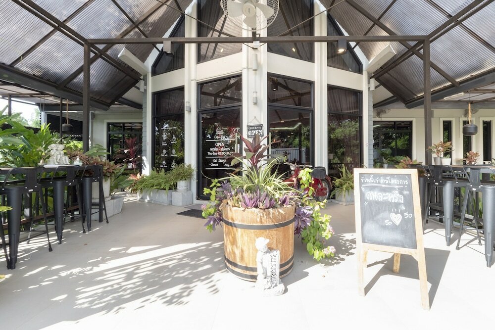 Фото Oyo 75378 Thawapee Resort