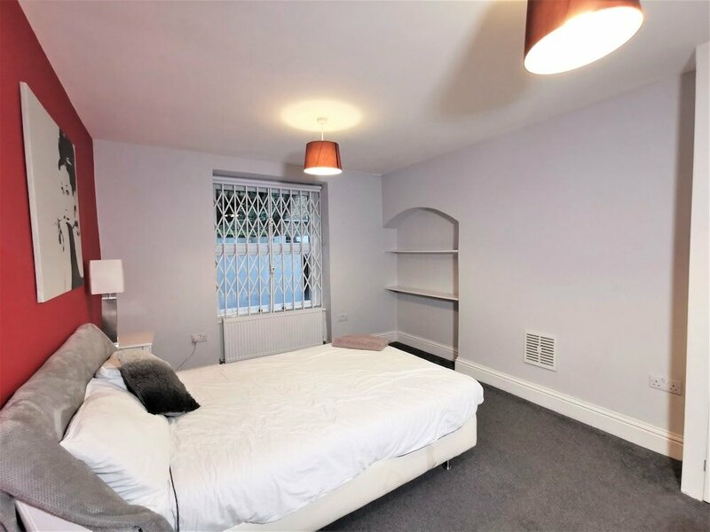 Гостиница Spacious 2 bed flat in Camden в Лондоне