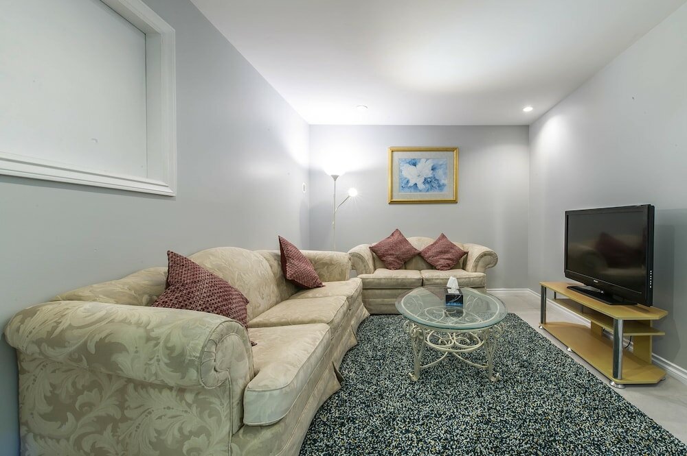 Фото Family Home-Metrotown by Elevate Rooms