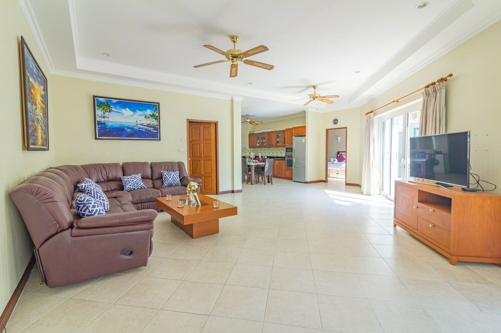 Фото 2 Bed Majestic Villa Near Beach