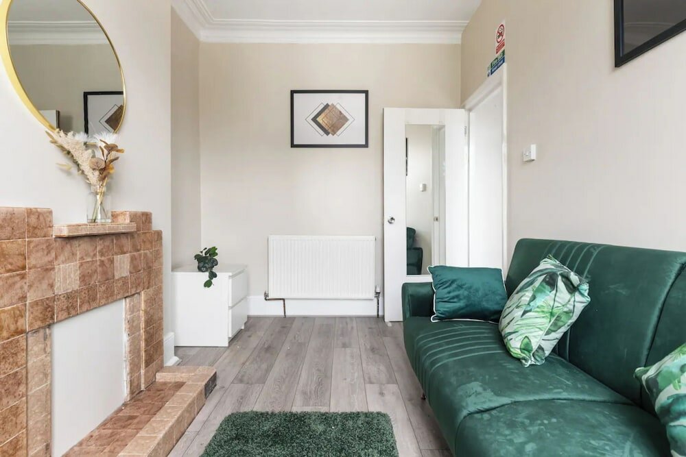 Фото Chic 3bd Flat - 5 Mins to Walthamstow Central!