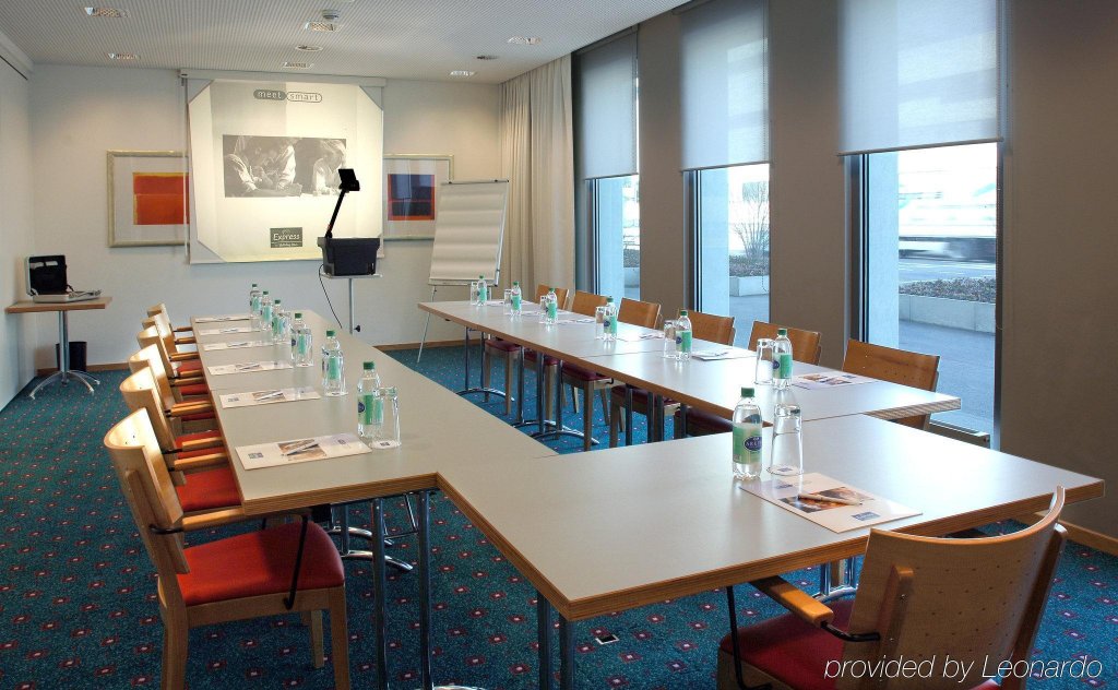 Фото Holiday Inn Express Geneva Airport by IHG