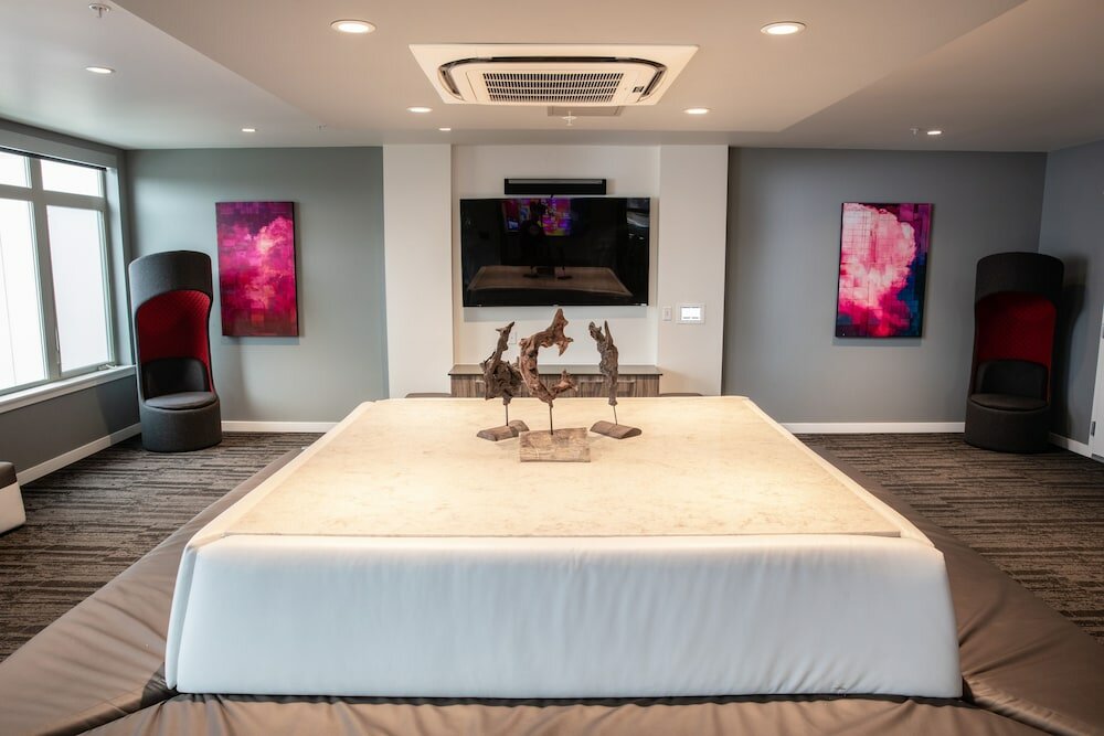 Фото Domicile Suites at Venn on Main