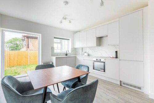 Гостиница Contemporary 2 Bedroom in West London в Лондоне