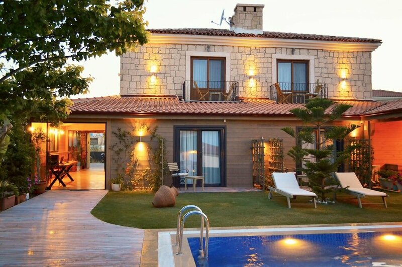 Гостиница Fehmi Bey Alacati Butik Otel - Special Class в Чешме