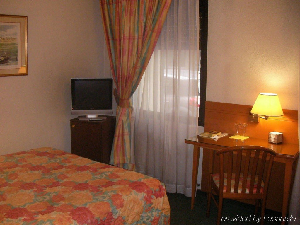 Фото Hotel Espace Champerret