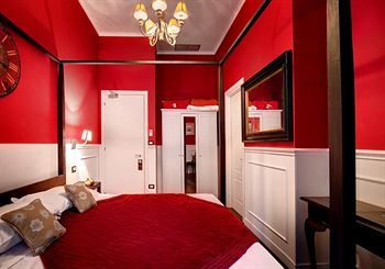 Фото The B Place Hotel