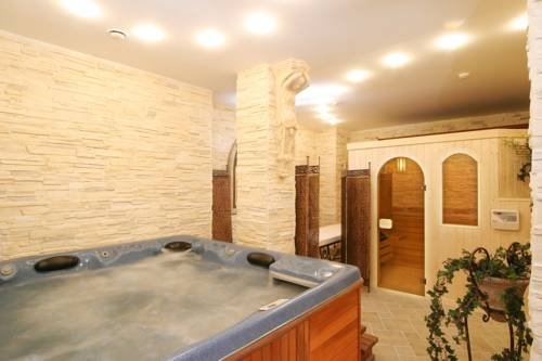 Фото Grand Hotel London