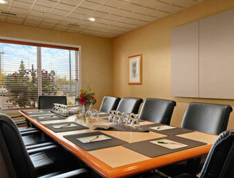 Фото Wingate by Wyndham Edmonton West