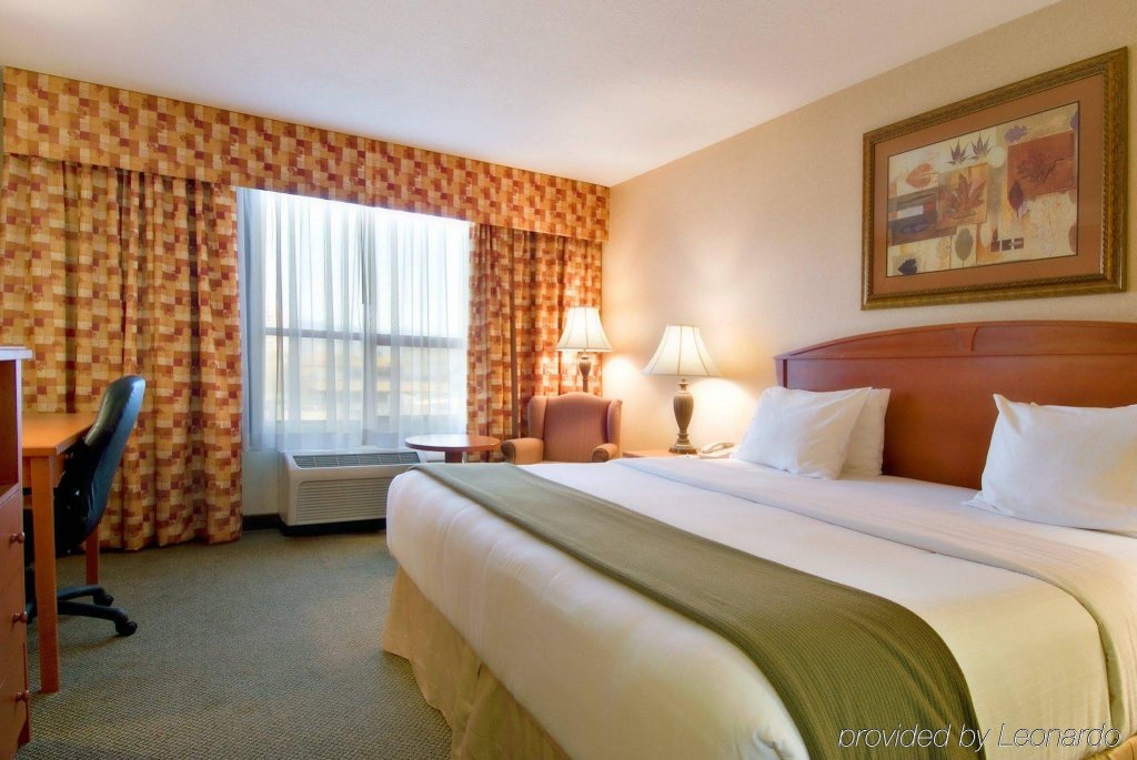 Фото Holiday Inn Express Vancouver-Metrotown