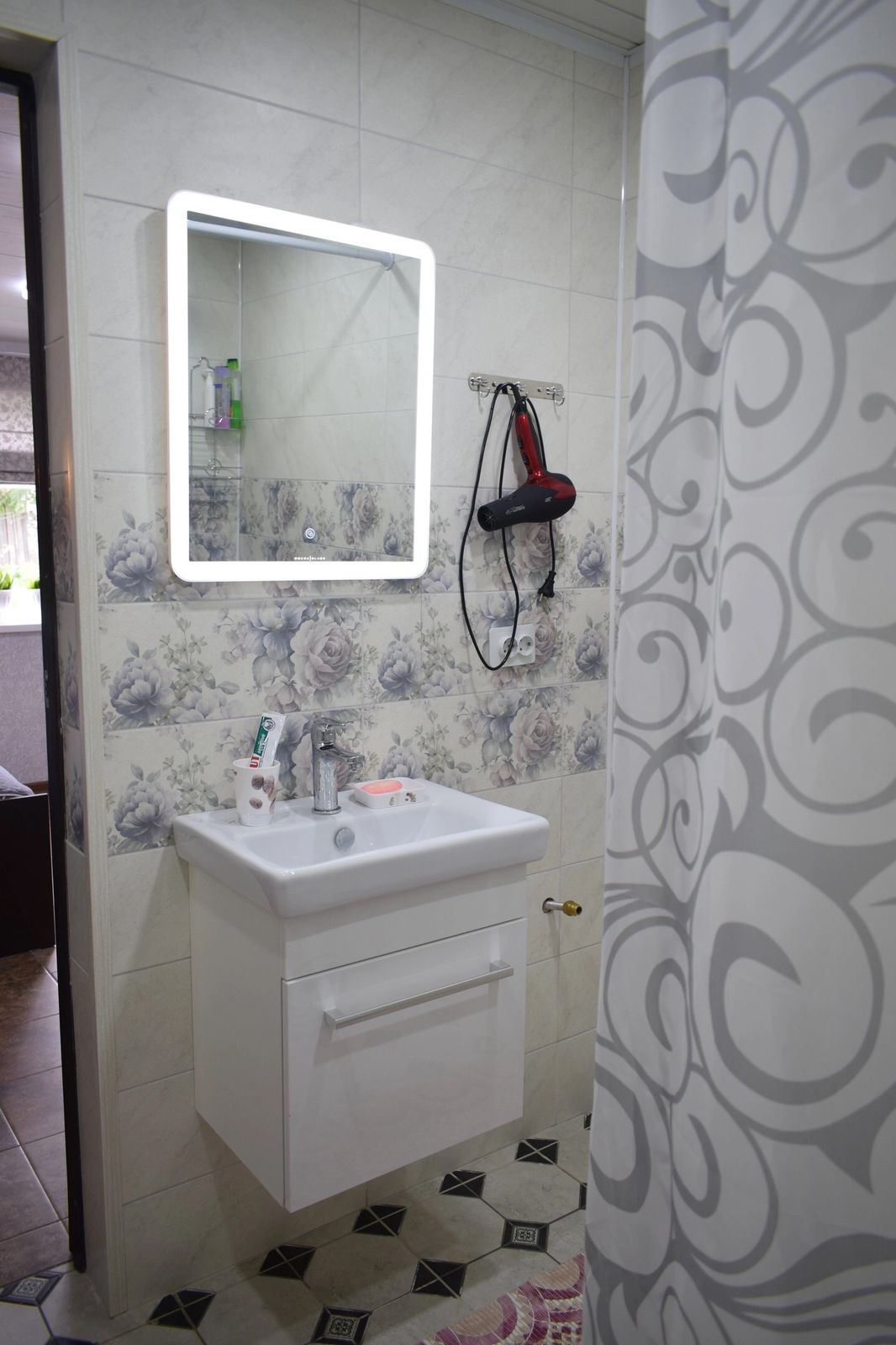 Фото Цветочный домик у ЛеСа