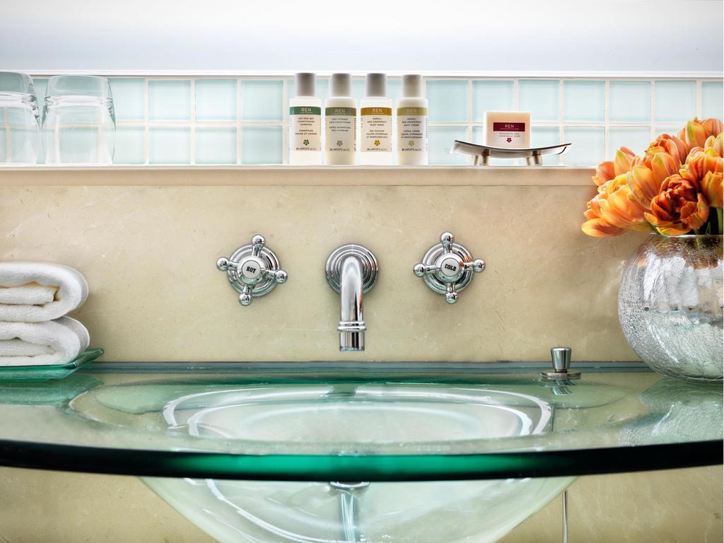 Фото Jumeirah Carlton Tower