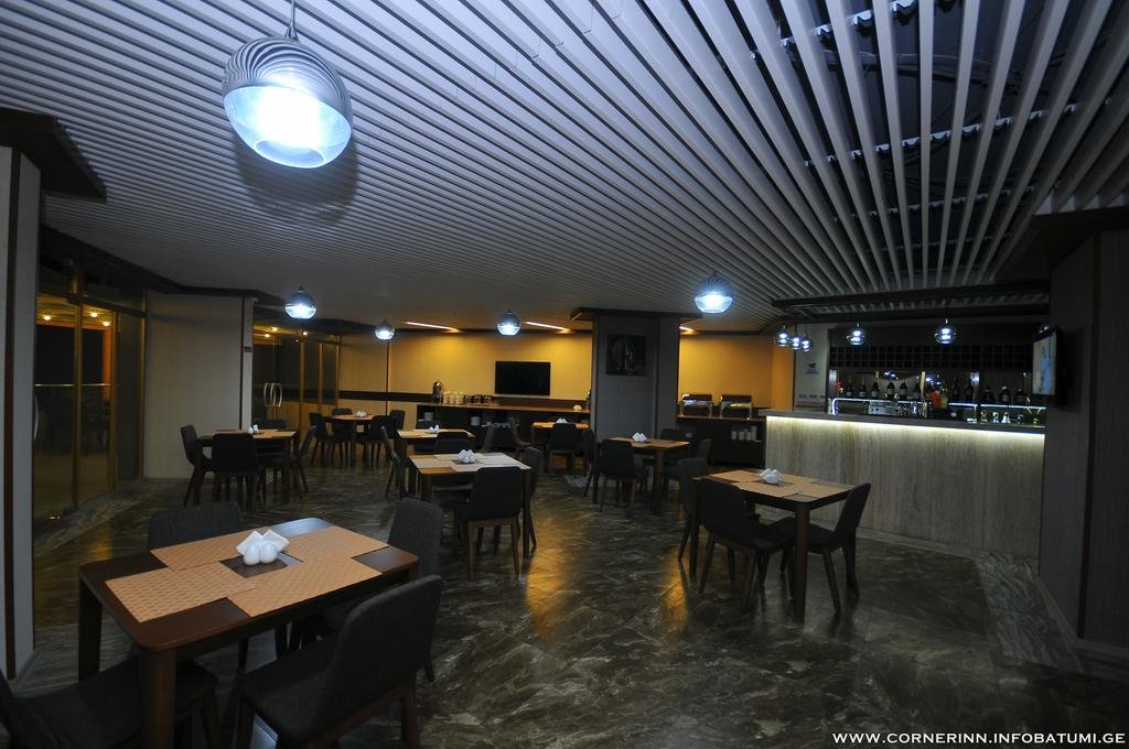 Фото Hotel Corner Inn