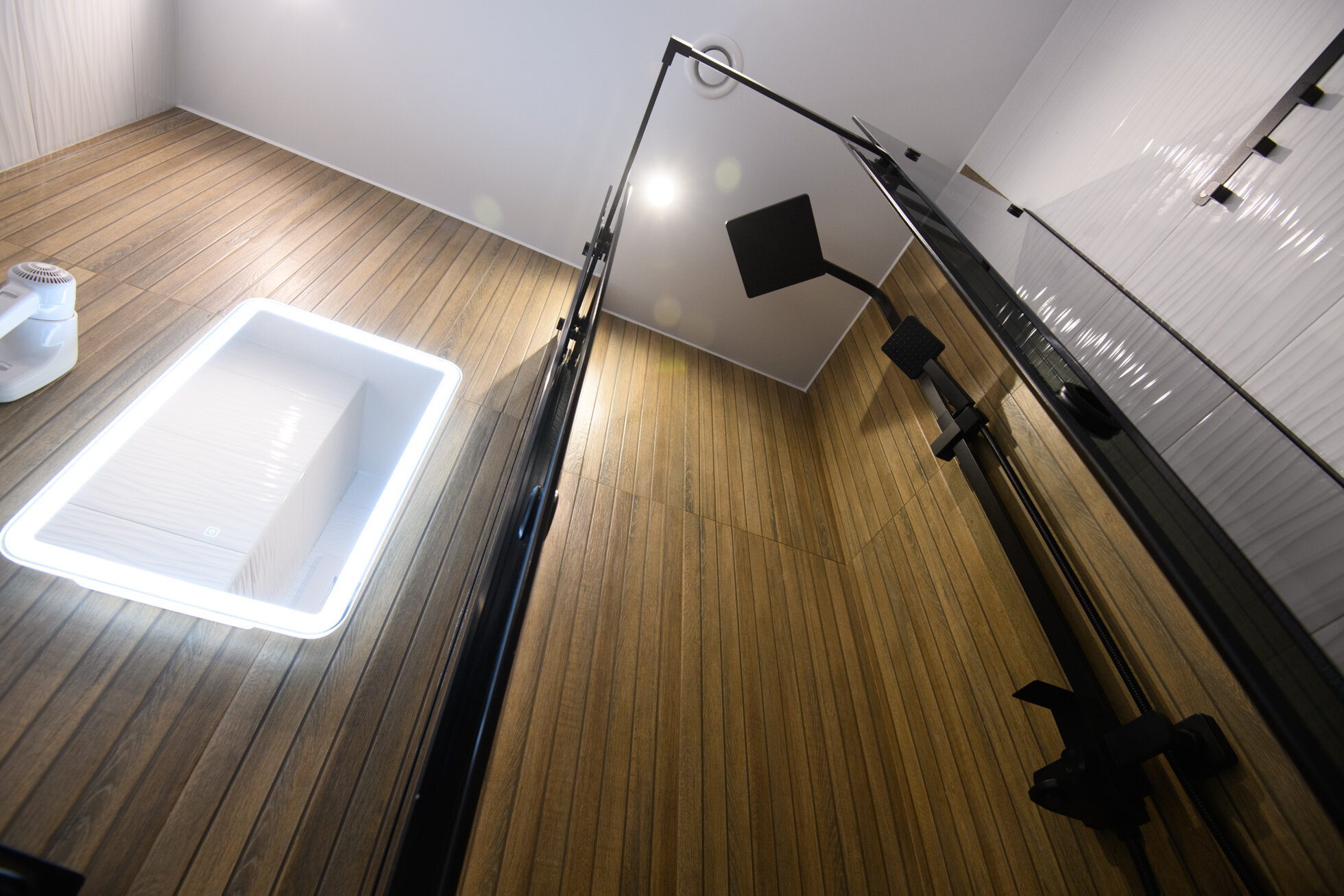 Фото Демократ на Краснопутиловской 111