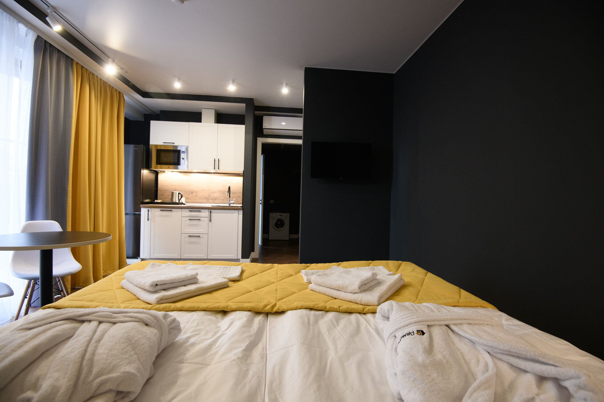 Фото Демократ на Краснопутиловской 111