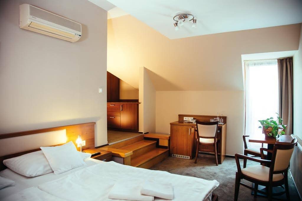 Фото Oliva Hotel & Restaurant