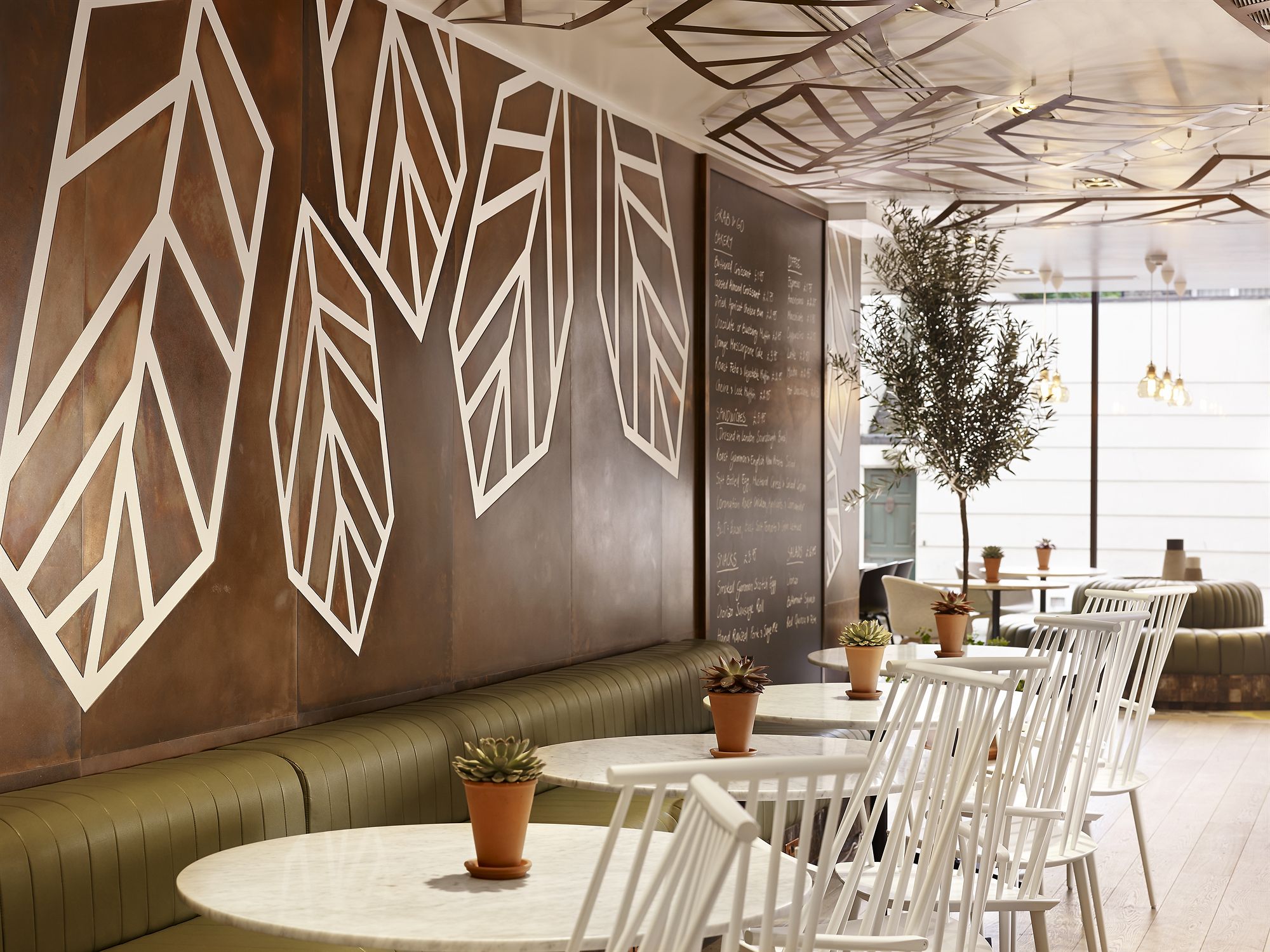 Фото DoubleTree by Hilton London - Hyde Park