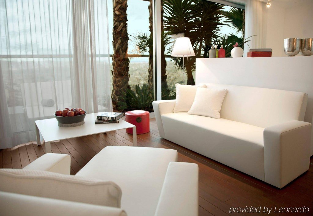 Фото Renaissance Barcelona Fira Hotel