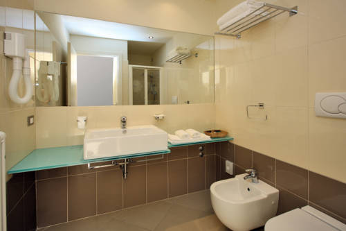 Фото Noha Suite Hotel