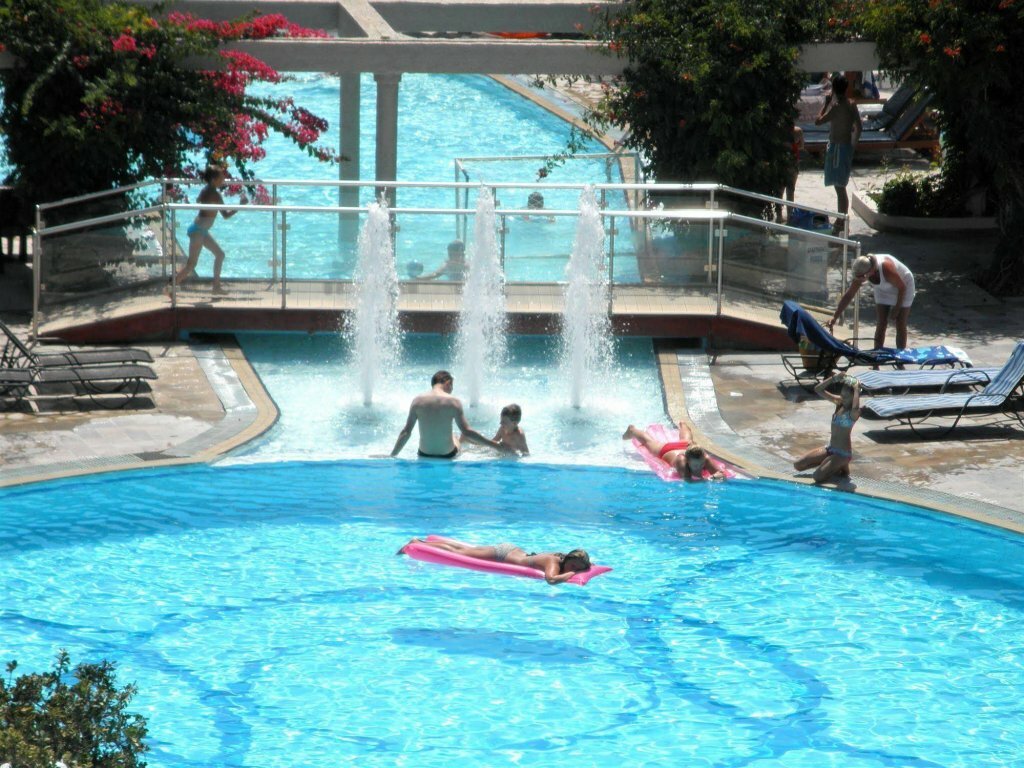 Фото отеля 2