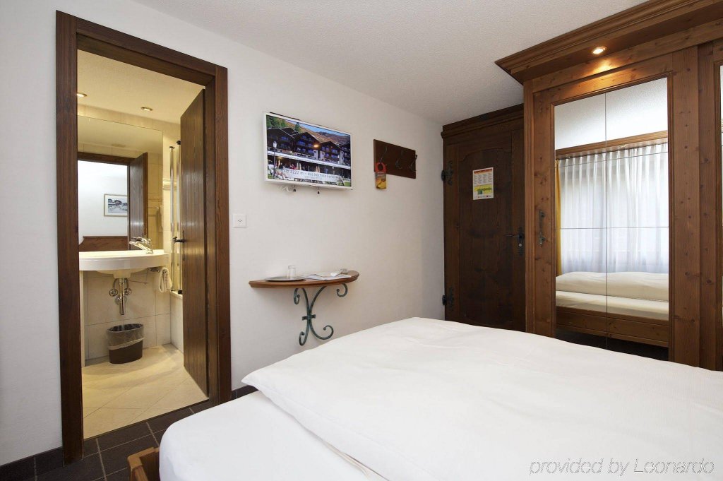 Фото Hotel Mama Zermatt