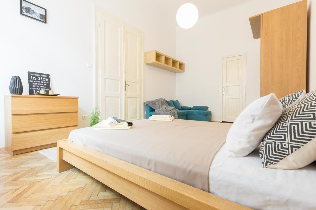 Фото Real Apartments Lovag