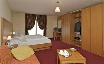 Внешний вид отеля Hotel Touring Livigno в Ливиньо, фото 4