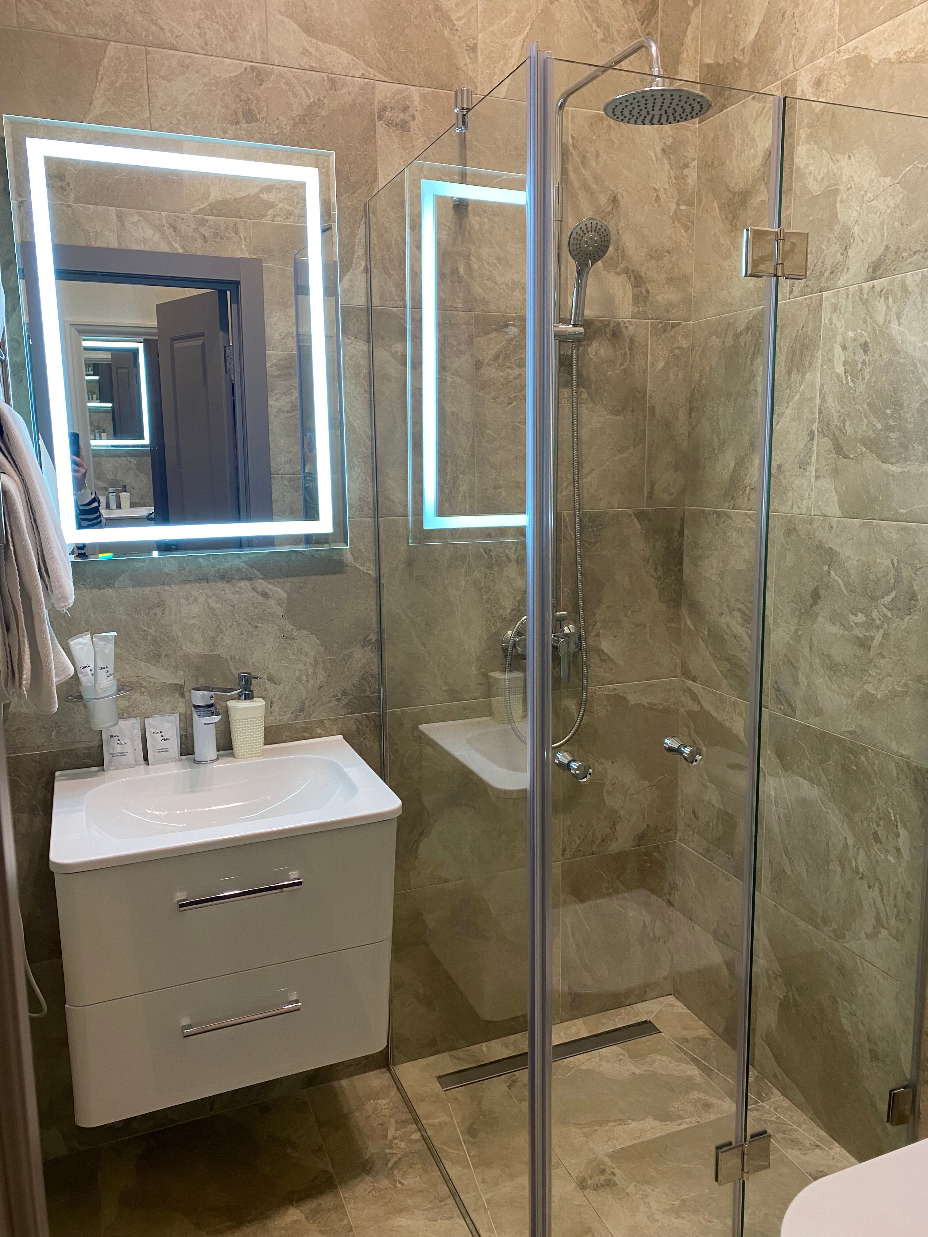 Фото Simple Weekend Inn