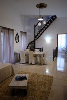 Фото Maya's Boutique Residence