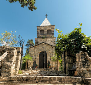 Храм святого Иоанна Златоуста (Autonomous Republic of Abkhazia, Sukhumskiy munitsipalitet, urochishche Kaman) ، كنيسة أرثوذكسية