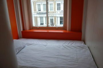 Фото EasyHotel London South Kensington
