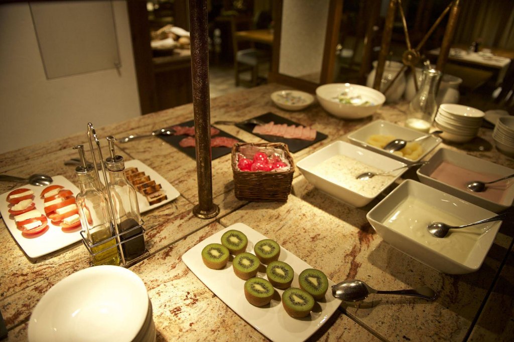 Фото Hotel Mama Zermatt