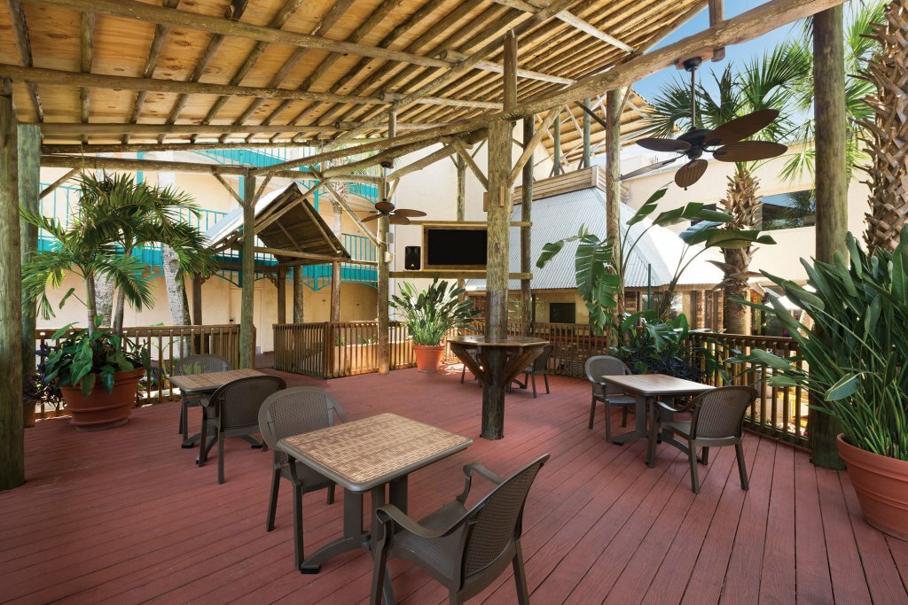 Фото Days Inn by Wyndham Panama City Beach/Ocean Front