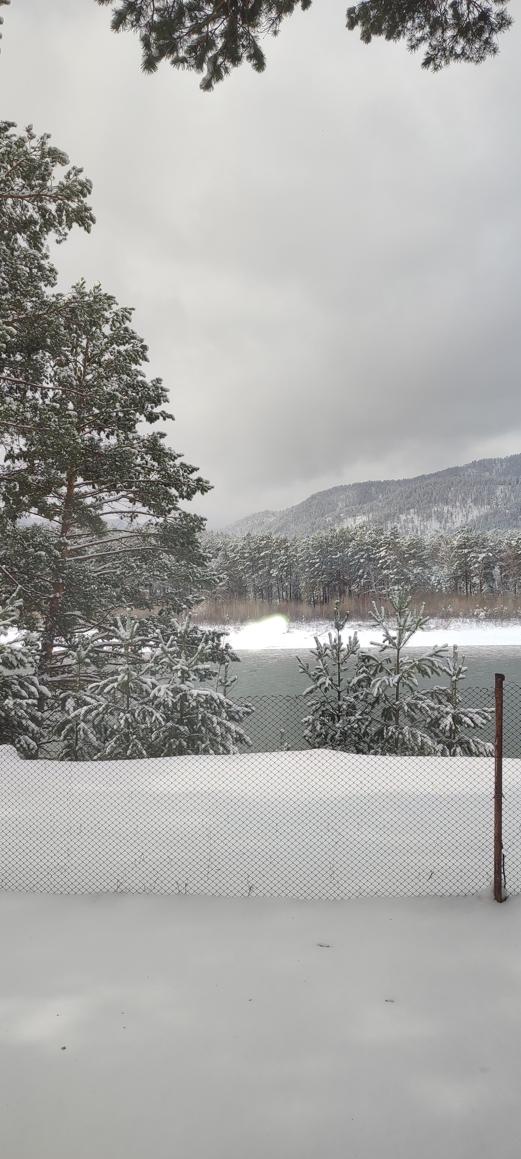 Фото Домик у реки