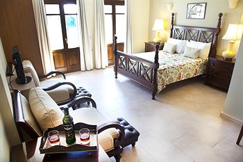 Фото Balhambra Suites - Adults Only